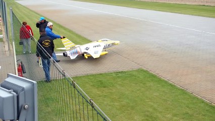 F 100 SUPER SABRE GIGANTIC RC TURBINE MODEL JET FLIGHT / Meeting Bölsdorf 2016 *1080p50fps