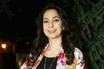 Juhi Chawla just can't stop praising her film Chalk and Duster!
