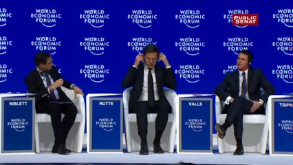 Davos: Manuel Valls met en garde contre une « dislocation » de l'UE