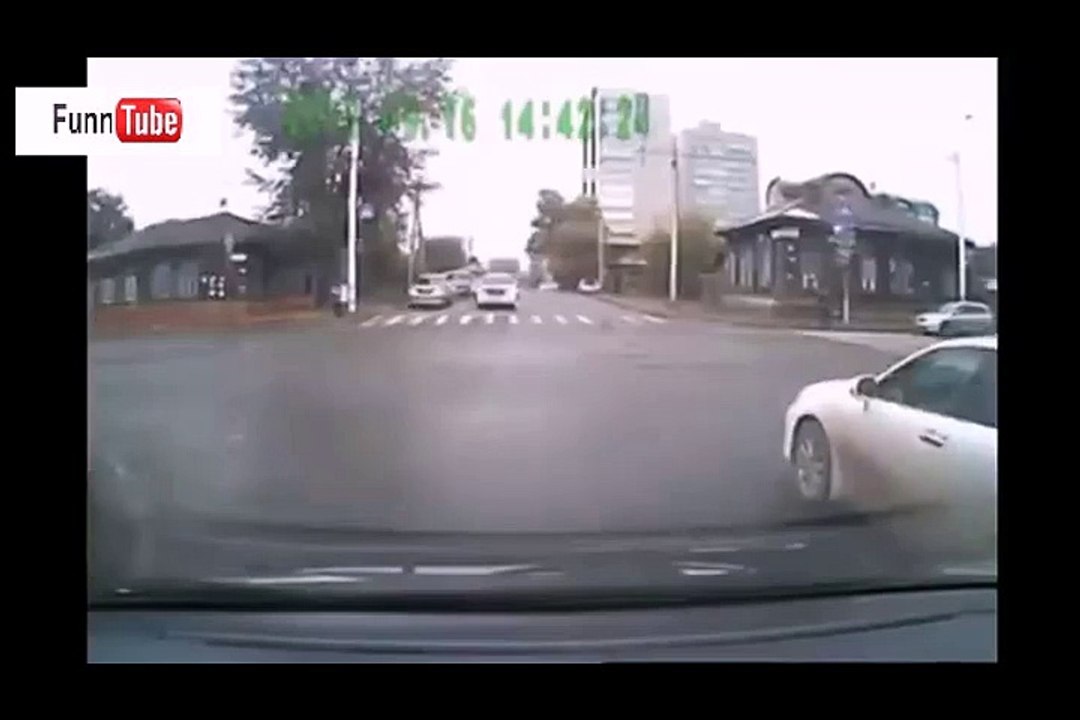 Auto-ongelukken in Rusland herfstCar Crash Compilation00_10_47.240)