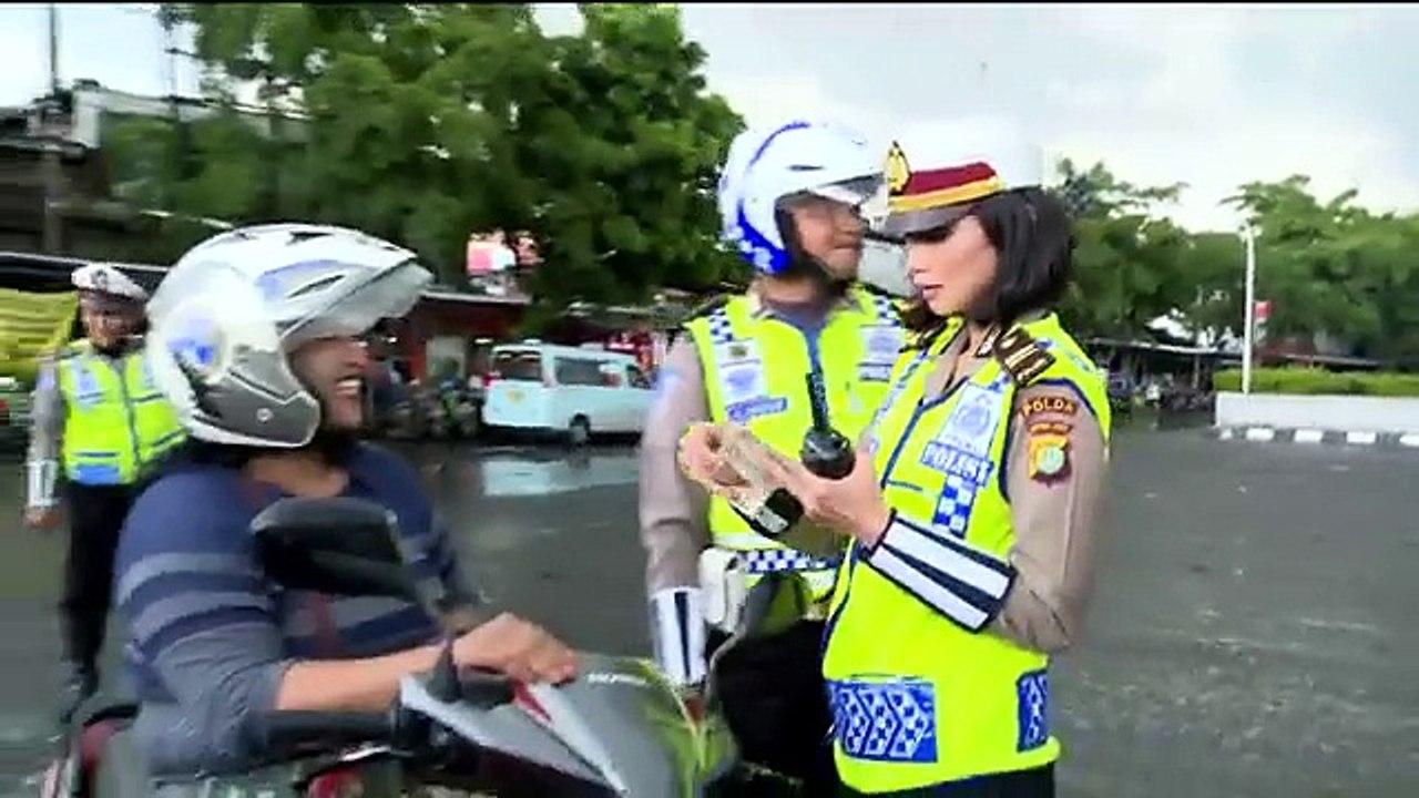 86 Penertiban Palang Pintu Rel Kereta Api di Senen