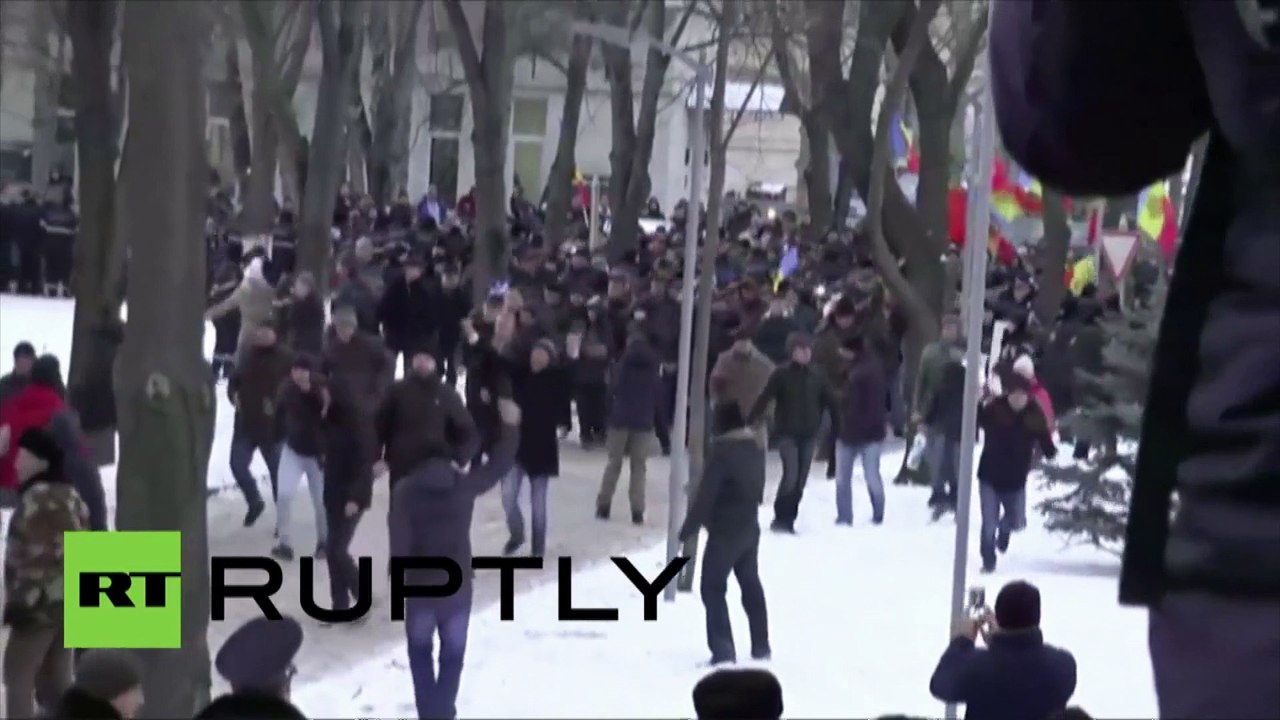 Jour d’assaut à Chisinau : les manifestants assiègent le parlement de Moldavie