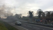 Crise agricole. Le feu sur la RN12 à hauteur de Guingamp