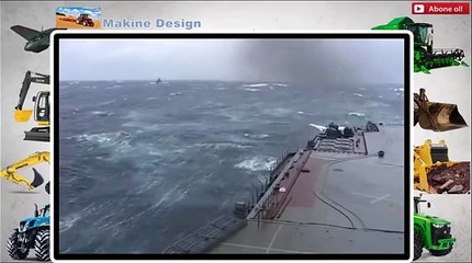 Dalgalarla Boğuşan Savaş Gemisi