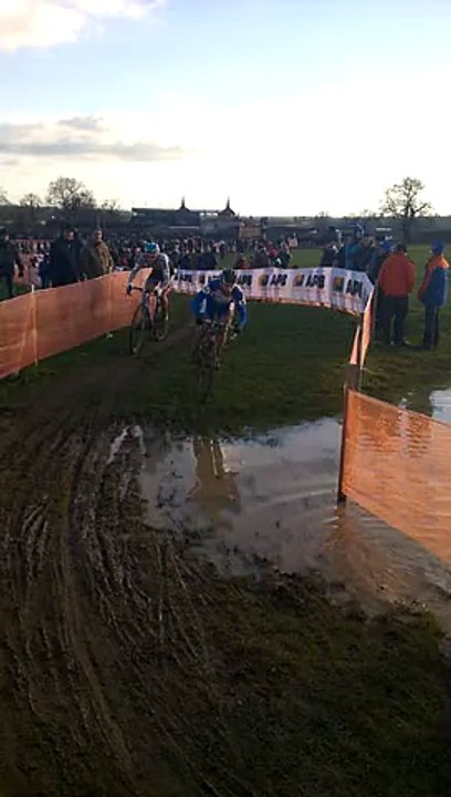 Coupe du Monde Elites de cyclo-cross 2016 : Aloïs Falenta éclabousse ses adversaires à Lignières
