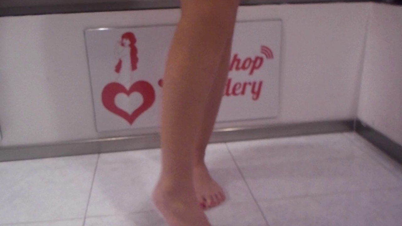 la Sexy Commessa del Sexy Shop Desidery di Salerno Gianluca online o al Sexy Shop di Trapani Regala il perizoma