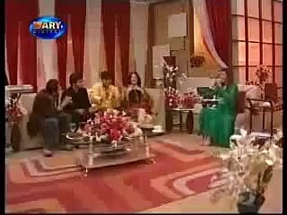 What Noor Said When Humayun Saeed Kissed & Hug Her in a Live Show