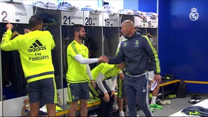 zinedine-zidane-greets-the-players-at-ciudad-real-madrid