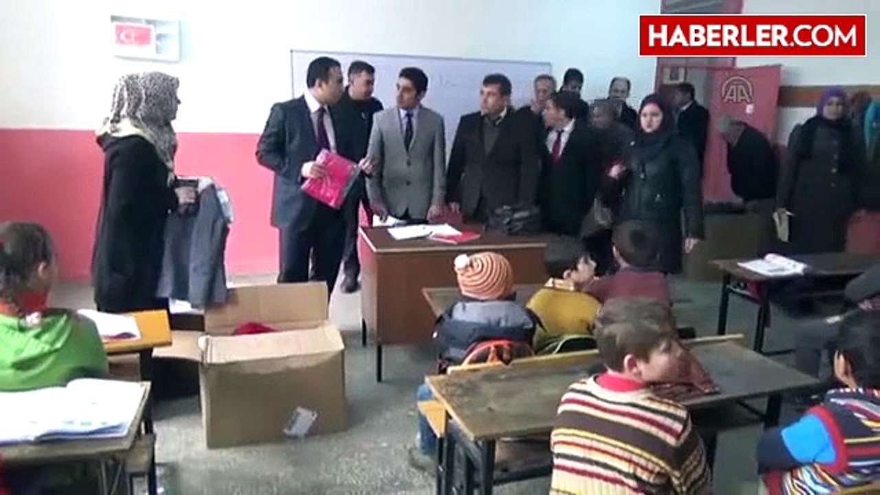 Suriyeli Öğrencilere Karne Hediyesi