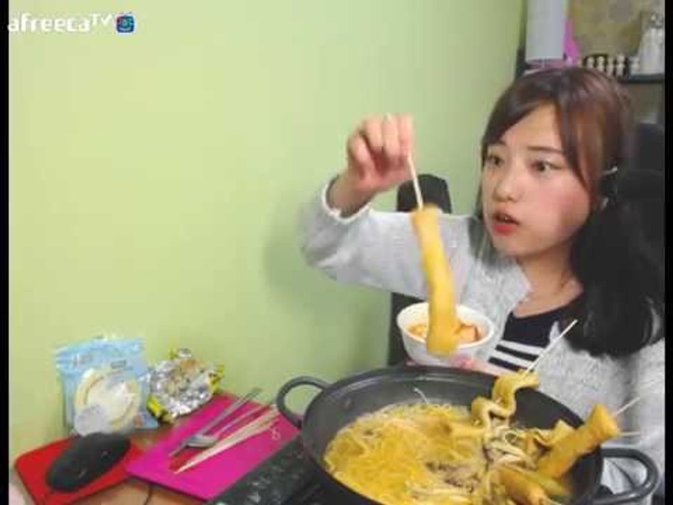 터민 어묵꼬챙이탕+봉구스밥버거 먹방