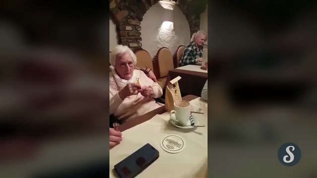 Des fois ta mamie elle déborde au repas de famille, mais jamais autant qu’elle