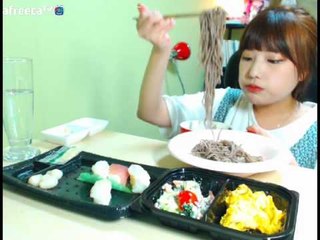 터민 이마트 초밥+메밀소바+샐러드 먹방