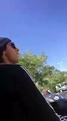 Un couple de marseillais rentre dans un Conforama en scooter sans pression !