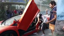 Arrumador de carros põe Lamborghini Aventador em chamas!