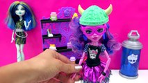 Brand Boo Students Isi Dawndancer, Kjersti Trollson, Batsy Claro Monster High Dolls Video