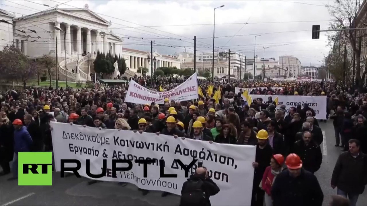 Après les fermiers et les retraités, les architectes, ingénieurs et avocats prennent les rues d'Athènes