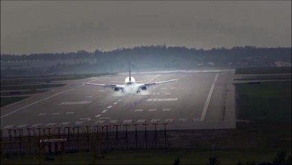 Awesome Crosswind Landings At Helsinki-Vantaa Airport 
 Video Arts