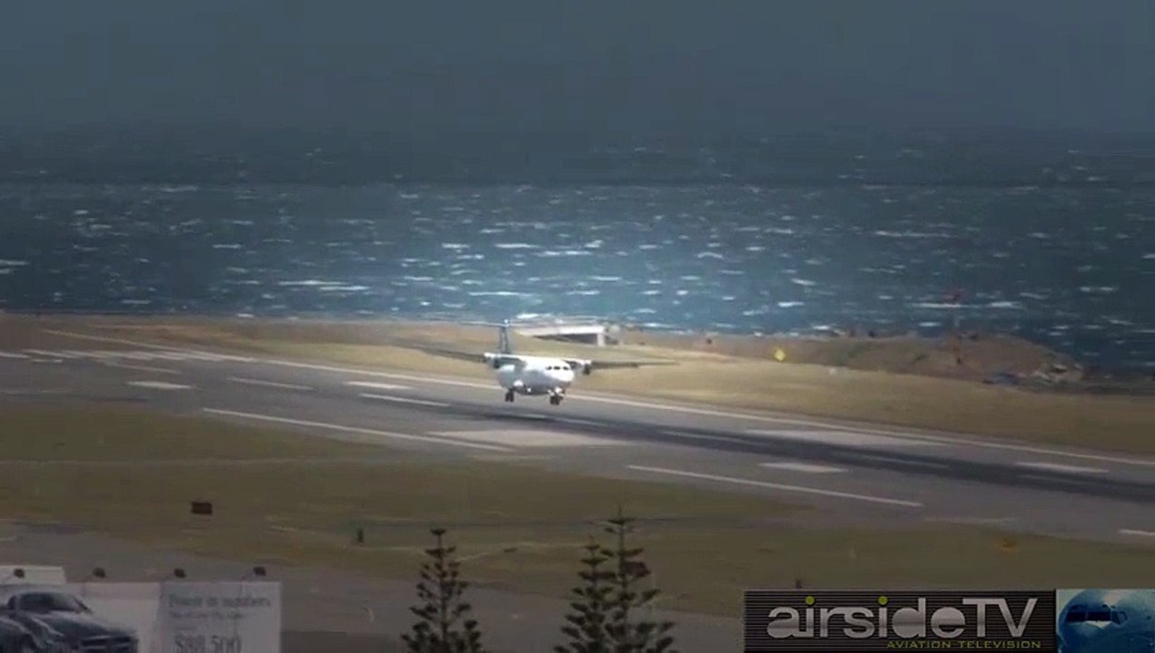 Extreme Airliner Landings At Wellington Long Version  Video Arts
