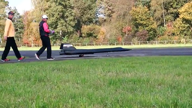 LOCKHEED SR-7 BLACKBIRD GIGANTIC RC SCALE MODEL JET FLIGHT DISPLAY / RC Airshow Hausen 201 Hobby And Fun