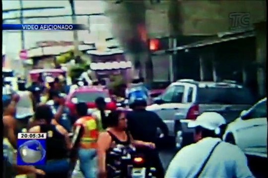 Crónica Viva – Un muerto y un herido en incendio en el suburbio de Guayaquil