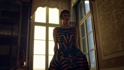 Exclusively on Vogue.fr, discover the Limited Edition collection autumn-winter 2016-2017 of Alberta Ferretti in a stylish short film directed by Luigi & IANGO. Top Malgosia Bela plays the mysterious Marquise Luisa Casati, strolling in the Vendier Palazzo