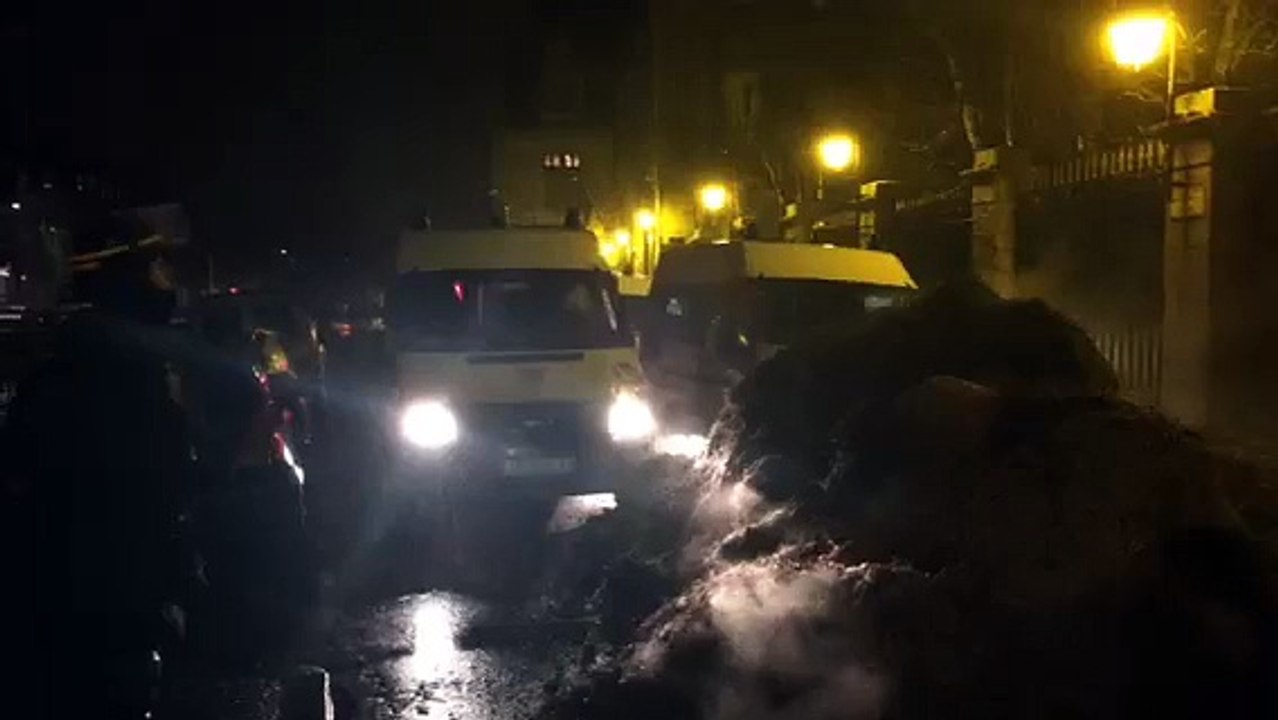 Quimper. Manif de paysans devant la préfecture