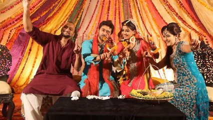 Pakistani Celebs Dancing at Wedding