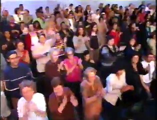 DERCY NA HEBE BRINCANDO COM O CANTOR XANDY DO HARMONIA DO SAMBA