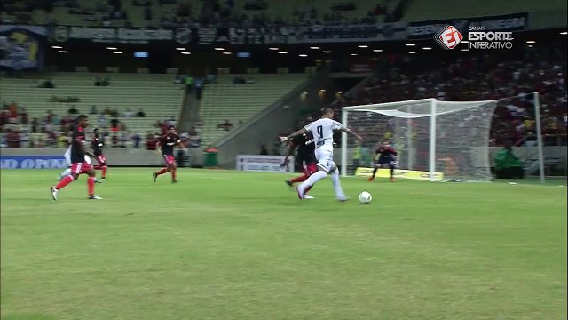 Siloé bate cruzado e obriga Paulo Victor a fazer boa defesa