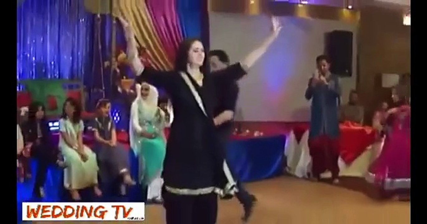 Pakistani Beautiful Girl Mehndi Dance On Punjabi Song HD