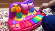 Galinha Pintadinha Brincando com Câmera Divertida Com Músicas Pocoyo Em Português Toys Jug