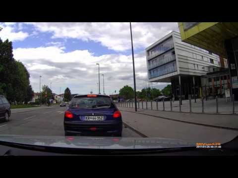 безумный автокатастрофа into сырье кадры