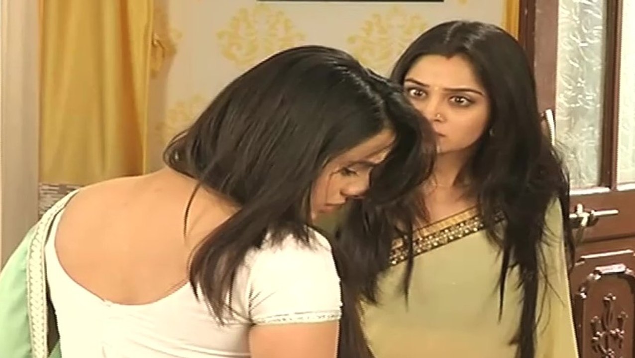 Simar Slaps Devika | Sasural Simar Ka