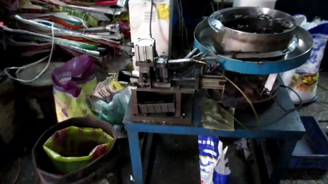 Herrajes para Muebles, Herrajes para Gabinetes - China: Cerraduras para Puertas y Cajones / Production 2