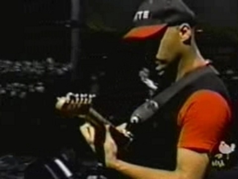 Rage against the machine - wake up (live @ woodstock 1999)