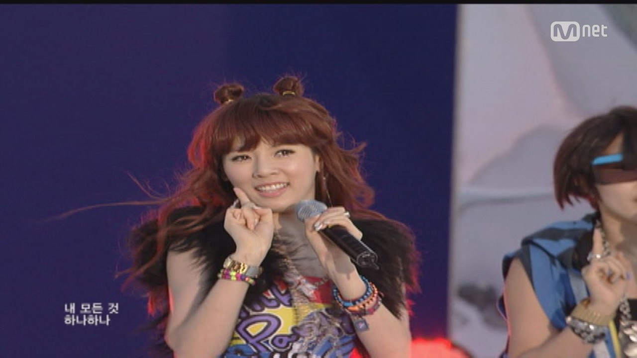 현아, 포미닛 ′핫이슈′ 시절