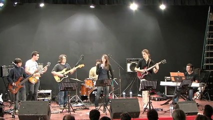 Maria canta también en español