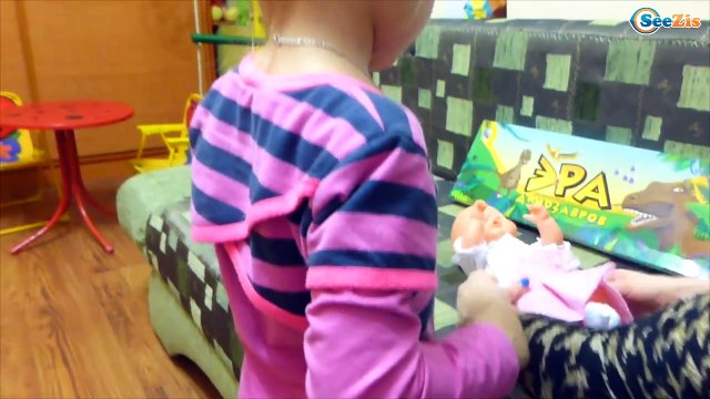 ✔Кукла Ненуко и Ярослава открывают сюрпризы для малышки – новая одежда - Doll Nenuco with Yaroslava