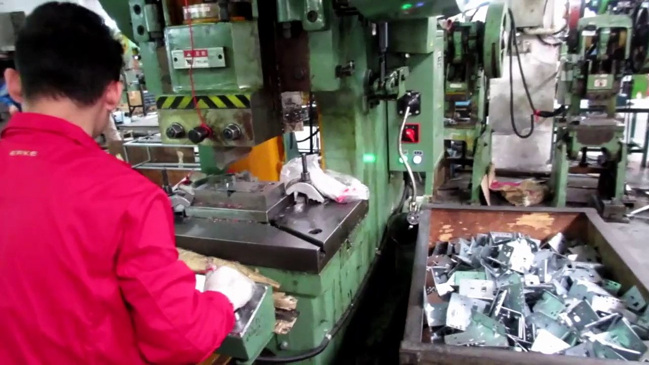 Furniture Hardware, Furniture Fittings and Cabinet Hardware - China: Soft Close and Push Open Metal Box / Production 3