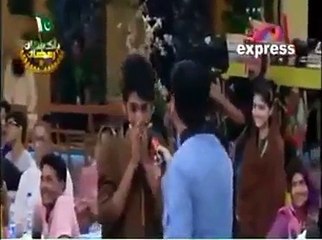 عامر لیاقت نے رمضان پروگرام میں بے ہودگی کی انتہا کردی - Video Dailymotion