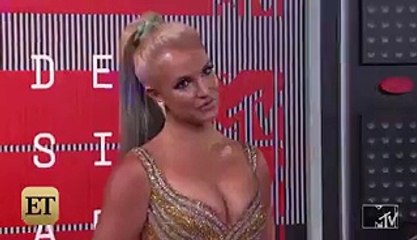 Britney Spears Shows Off Her Painting Skills While Wearing a Confusing Top - Video Dailymotion