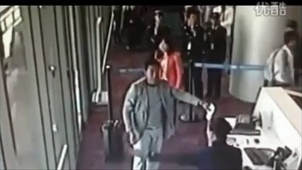 Yan Linkun - Chinese officials airport rampage after missing his flight CCTV