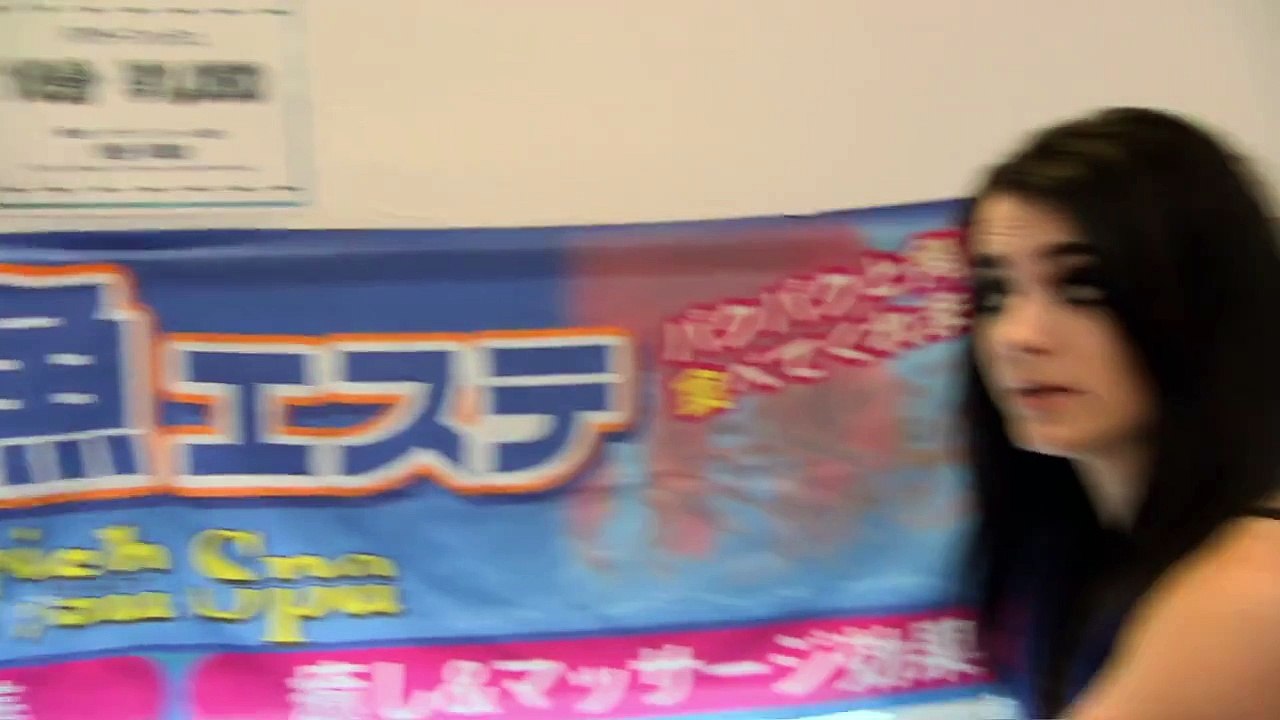 Nikki, Paige and Dolph Ziggler get fish pedicures while in Tokyo- Total Divas- January 19, 2016