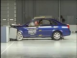 2005 Suzuki Forenza moderate overlap IIHS crash test