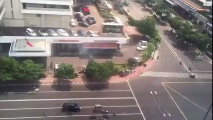 Gila !!! VIDEO AMATIR Detik-detik Bom di Sarinah Thamrin