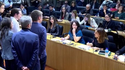 Pablo Iglesias: "Precioso abrigo de pieles el que trae usted"