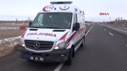 Aksaray Kamyonu Şarampole Devrildi, Burnu Bile Kanamadı