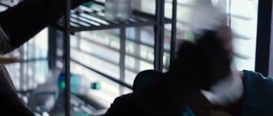 La 5ème vague - extrait VOST - Tas quoi dans la main  - (2016) [SD, 480p]