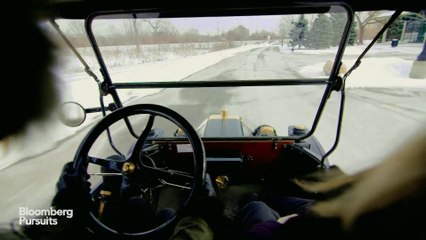 Video herunterladen: Conduire une vieille voiture Ford Model T de collection : pas de pédale, pas de voyants... Dur