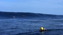 Capixaba faz história ao pegar onda gigante na Praia de Jaws, no Havaí